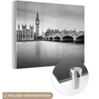 MuchoWow Glasschilderij 160x120 cm - Schilderij acrylglas - Londen - Big Ben - Water - Skyline - Zwart wit - Foto op glas - Muurdecoratie woonkamer - Wanddecoratie slaapkamer - Schilderijen