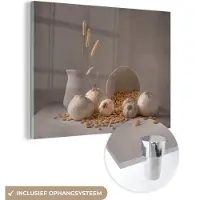 MuchoWow Glasschilderij 160x120 cm - Schilderij acrylglas - Uien - Stilleven - Wit - Beige - Foto op glas - Muurdecoratie woonkamer - Wanddecoratie slaapkamer - Schilderijen