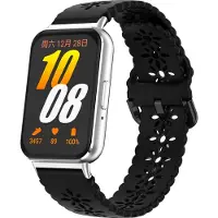 Strap-it Siliconen bandje met uitgesneden patroon - geschikt voor de Samsung Galaxy Fit 3 (zwart)