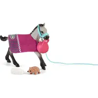 Schleich Horse Club Speelse Veulen Speelset - Authentieke Toy Figuur met Afneembare Dekens, Fles en Bal Accessoires