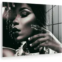 MuchoWow Glasschilderij 160x120 cm - Schilderij acrylglas - Sieraden - Vrouw - Ring - Zwart - Wit - Luxe - Foto op glas - Muurdecoratie woonkamer - Wanddecoratie slaapkamer - Schilderijen