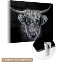 MuchoWow Glasschilderij 120x90 cm - Schilderij acrylglas - Schotse hooglander - Zwart - Koe - Dieren - Foto op glas - Muurdecoratie woonkamer - Wanddecoratie slaapkamer - Schilderijen