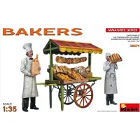 Other Modelbouwpakket Militaire voertuigen - 38074 Bakkers - 2 Figuren - Kratten met bakkerij producten Plastic - 1:35 - Modelbouw