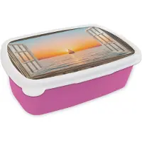 MuchoWow Broodtrommel Roze - Lunchbox Doorkijk - Zee - Boot - Zonsondergang - Brooddoos 18x12x6 cm - Brood lunch box - Broodtrommels voor kinderen en volwassenen