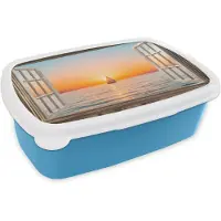 MuchoWow Broodtrommel Blauw - Lunchbox Doorkijk - Zee - Boot - Zonsondergang - Brooddoos 18x12x6 cm - Brood lunch box - Broodtrommels voor kinderen en volwassenen
