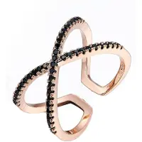 Everneed Scarlett Rosaguldfarvet Krydsring med sorte zirconia sten (U)