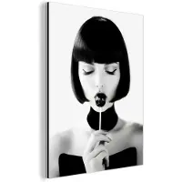MuchoWow Aluminium schilderij 30x40 cm - Wanddecoratie metaal - Vrouw - Lolly - Zwart - Wit - Metalen muurdecoratie woonkamer - Decoratie industrieel - Foto op dibond - Industriële accessoires slaapkamer