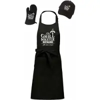 Kariban Mijncadeautje - Voordeel Barbecue Cadeauset - 3 delig - BBQ schort + BBQ Pet + BBQ Handschoen - zwart - The Grill Master Sausage - met voornaam