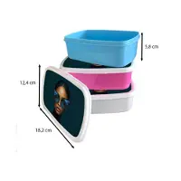 MuchoWow Broodtrommel Roze - Lunchbox Vrouw - Vlinder - Bril - Blauw - Modern - Portret - Brooddoos 18x12x6 cm - Brood lunch box - Broodtrommels voor kinderen en volwassenen
