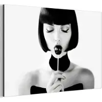 MuchoWow Aluminium schilderij 120x80 cm - Wanddecoratie metaal - Vrouw - Lolly - Zwart - Wit - Metalen muurdecoratie woonkamer - Decoratie industrieel - Foto op dibond - Industriële accessoires slaapkamer