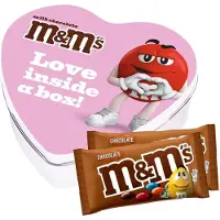 M&M's geschenkdoos hartje 'Love inside a box' - met chocoladesmaak - chocoladecadeau - 2 zakjes - 90g