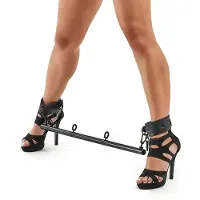 Bedroom Fantasies - verstelbare spreader bar - metaal - zwart