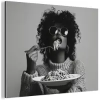 MuchoWow Aluminium schilderij 120x90 cm - Wanddecoratie metaal - Vrouw - Pasta - Zwart - Wit - Metalen muurdecoratie woonkamer - Decoratie industrieel - Foto op dibond - Industriële accessoires slaapkamer