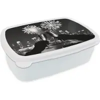 MuchoWow Broodtrommel Wit - Lunchbox Vuurwerk - Proosten - Skyline - Champagne - Brooddoos 18x12x6 cm - Brood lunch box - Broodtrommels voor kinderen en volwassenen