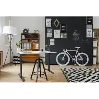 Schaffenburg Dextro plus zit/sta 200x90cm, electrisch hoogte verstelbare werkplek, T-poot frame. Frame kleur wit (RAL9010) en blad Logan Eiken