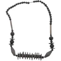 Behave – Korte zwarte kralenketting met spindels – Handgemaakt – 44 cm