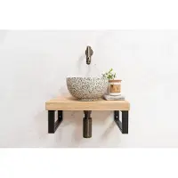 Saniclear Baru fonteinset met eiken plank, zwart-witte terrazzo waskom en kraan in verouderd messing voor in het toilet