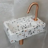 Saniclear Terrazzo fonteinset met gebogen kraan in geborsteld koper