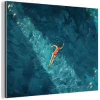MuchoWow Aluminium schilderij 160x120 cm - Wanddecoratie metaal - Vrouw - Water - Bikini - Oranje - Metalen muurdecoratie woonkamer - Decoratie industrieel - Foto op dibond - Industriële accessoires slaapkamer