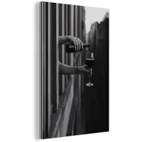 MuchoWow Aluminium schilderij 120x180 cm - Wanddecoratie metaal - Wijnfles - Glas - Handen - Raam - Metalen muurdecoratie woonkamer - Decoratie industrieel - Foto op dibond - Industriële accessoires slaapkamer