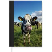 MuchoWow Notitieboek - Schrijfboek - Koe - Tong - Weide - Notitieboekje klein - A5 formaat - Schrijfblok