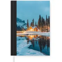 MuchoWow Notitieboek - Schrijfboek - Winterlandschap - Natuur - Huis - Bergen - Sneeuw - Notitieboekje klein - A5 formaat - Schrijfblok