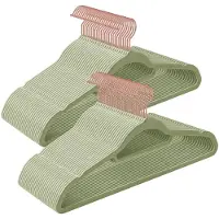 Songmics Kleerhangers – Fluwelen – Set van 50 – Lichtgroen – Ruimtebesparend