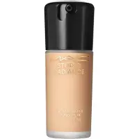 MAC Studio Radiance Serum-Powered Foundation Nw15