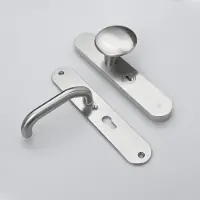 Tzunali MASSIEF RVS Deurbeslag. Model MINHO SKG*** BREED T=15/5 VKTB (kerntrek) PC55 BUITEN KNOP GUARDA; BINNEN KRUK FORNOS