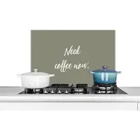 KitchenYeah Spatscherm keuken 60x40 cm - Kookplaat achterwand Spreuken - Quotes - Need coffee now - Koffie - Muurbeschermer - Spatwand fornuis - Hoogwaardig aluminium