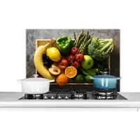 KitchenYeah Spatscherm keuken 80x55 cm - Kookplaat achterwand Krat - Fruit - Regenboog - Muurbeschermer - Spatwand fornuis - Hoogwaardig aluminium