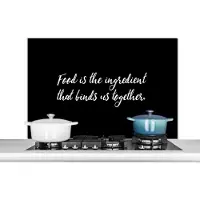 KitchenYeah Spatscherm keuken 100x65 cm - Kookplaat achterwand Quotes - Eten - Spreuken - Food is the ingredient that binds us together - Muurbeschermer - Spatwand fornuis - Hoogwaardig aluminium