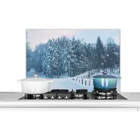 KitchenYeah Spatscherm keuken 90x60 cm - Kookplaat achterwand Bos - Sneeuw - Winter - Muurbeschermer - Spatwand fornuis - Hoogwaardig aluminium