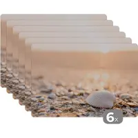 KitchenYeah Placemat - Placemats kunststof - Schelpen - Wit - Strand - Zomer - 45x30 cm - 6 stuks - Hittebestendig - Anti-Slip - Onderlegger - Afneembaar