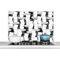 KitchenYeah Spatscherm keuken 100x65 cm - Kookplaat achterwand Patronen - Zwart wit - Kopjes - Thee - Muurbeschermer - Spatwand fornuis - Hoogwaardig aluminium