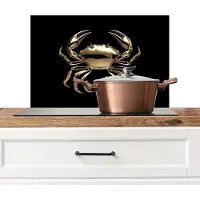 KitchenYeah Spatscherm keuken 70x50 cm - Kookplaat achterwand Goud - Krab - Dieren - Zwart - Muurbeschermer - Spatwand fornuis - Hoogwaardig aluminium