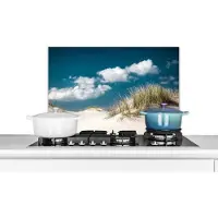 KitchenYeah Spatscherm keuken 70x50 cm - Kookplaat achterwand Strand - Duinen - Gras - Muurbeschermer - Spatwand fornuis - Hoogwaardig aluminium
