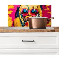KitchenYeah Spatscherm keuken 70x30 cm - Kookplaat achterwand Zonnebril - Roze - Vrouw - Rietje - Muurbeschermer - Spatwand fornuis - Hoogwaardig aluminium