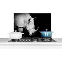 KitchenYeah Spatscherm keuken - Muurdecoratie - Dieren - Neushoorn - Zwart - Wit - Wild - Keuken - Muurbeschermer - Spatbord - 70x50 cm