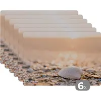 KitchenYeah Placemat - Placemats kunststof - Schelpen - Wit - Strand - Zomer - 45x30 cm - 6 stuks - Hittebestendig - Anti-Slip - Onderlegger - Afneembaar