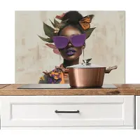 KitchenYeah Spatscherm keuken 90x60 cm - Kookplaat achterwand Vrouw - Zonnebril - Vlinder - Bloemen - Muurbeschermer - Spatwand fornuis - Hoogwaardig aluminium