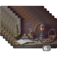 KitchenYeah Placemat - Placemats kunststof - Boek - Stilleven - Walnoot - Lantaarn - Vintage - 45x30 cm - 6 stuks - Hittebestendig - Anti-Slip - Onderlegger - Afneembaar
