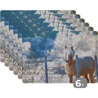KitchenYeah Placemat - Placemats kunststof - Paard - Winter - Sneeuw - 45x30 cm - 6 stuks - Hittebestendig - Anti-Slip - Onderlegger - Afneembaar