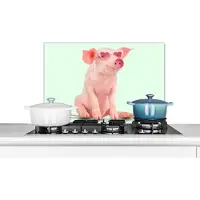 KitchenYeah Spatscherm keuken 60x40 cm - Kookplaat achterwand Varken - Roze - Bril - Stopcontact - Dieren - Muurbeschermer - Spatwand fornuis - Hoogwaardig aluminium