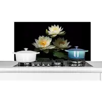 KitchenYeah Spatscherm keuken 100x50 cm - Kookplaat achterwand Lotus - Bloemen - Wit - Natuur - Zwart - Muurbeschermer - Spatwand fornuis - Hoogwaardig aluminium