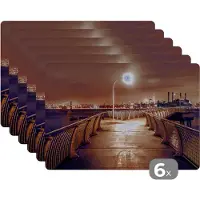 KitchenYeah Placemats - Stad - Brug - Lantaarn - Nacht - Avond - Skyline - Verlichting - Placemat - Onderlegger - Onderleggers placemats - 45x30 cm - 6 stuks