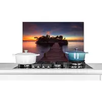KitchenYeah Spatscherm keuken 70x50 cm - Kookplaat achterwand Zonsondergang - Brug - Bomen - Water - Eiland - Muurbeschermer - Spatwand fornuis - Hoogwaardig aluminium