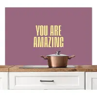 KitchenYeah Spatscherm keuken 120x80 cm - Kookplaat achterwand Tekst - Paars - Amazing - Muurbeschermer - Spatwand fornuis - Hoogwaardig aluminium