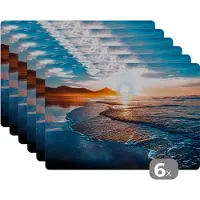 KitchenYeah Placemat - Placemats kunststof - Zonsondergang - Zee - Berg - Horizon - Landschap - Blauw - 45x30 cm - 6 stuks - Hittebestendig - Anti-Slip - Onderlegger - Afneembaar