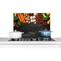 KitchenYeah Spatscherm keuken 60x40 cm - Kookplaat achterwand Wortel - Groente - Kruiden - Specerijen - Rustiek - Muurbeschermer - Spatwand fornuis - Hoogwaardig aluminium